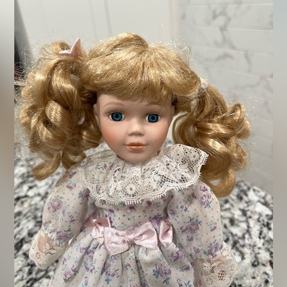 CUDDLE WIT, LTD.   Porcelain Doll Collectible MEMORIES Blonde Curly Hair - Picture 4 of 11